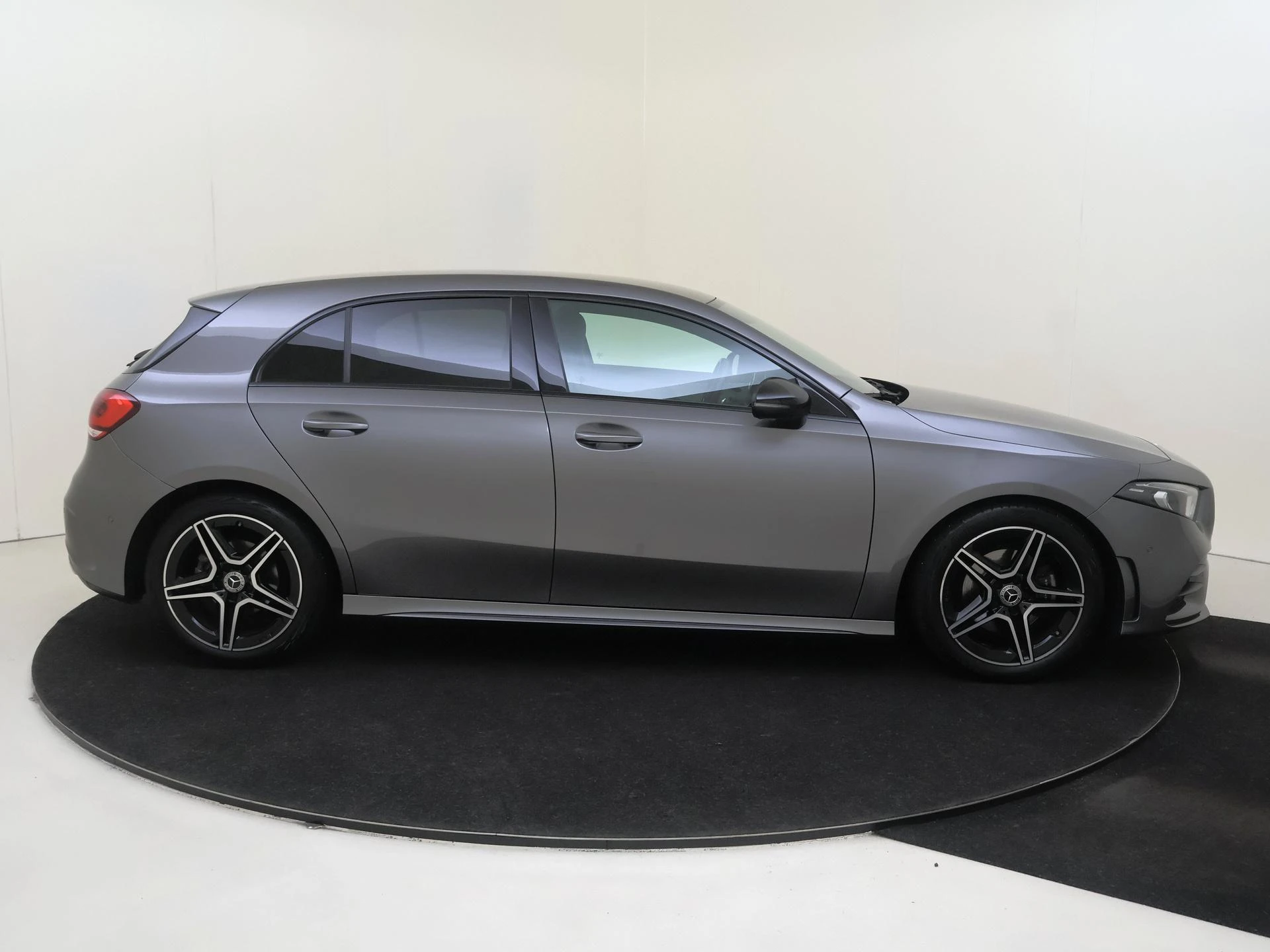 Mercedes-Benz-A-Klasse-image-8