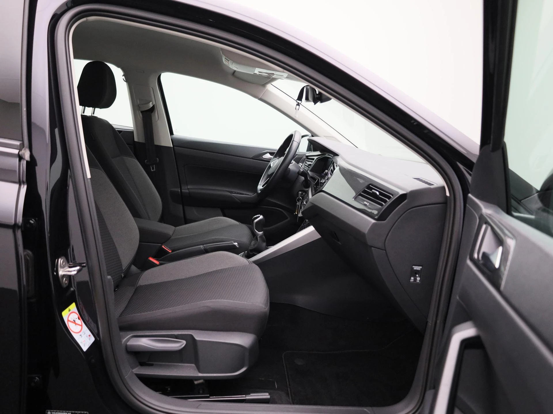 Volkswagen-Polo-image-32