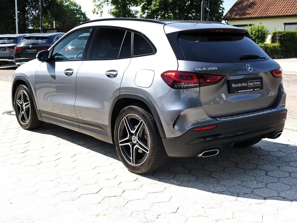 Mercedes-Benz-GLA 200-image-5