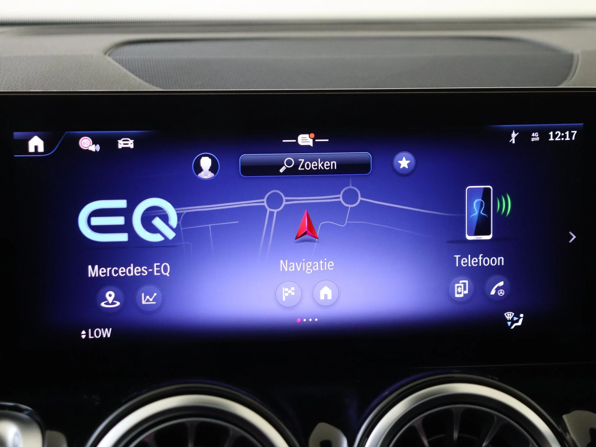 Mercedes-Benz-EQB-image-14