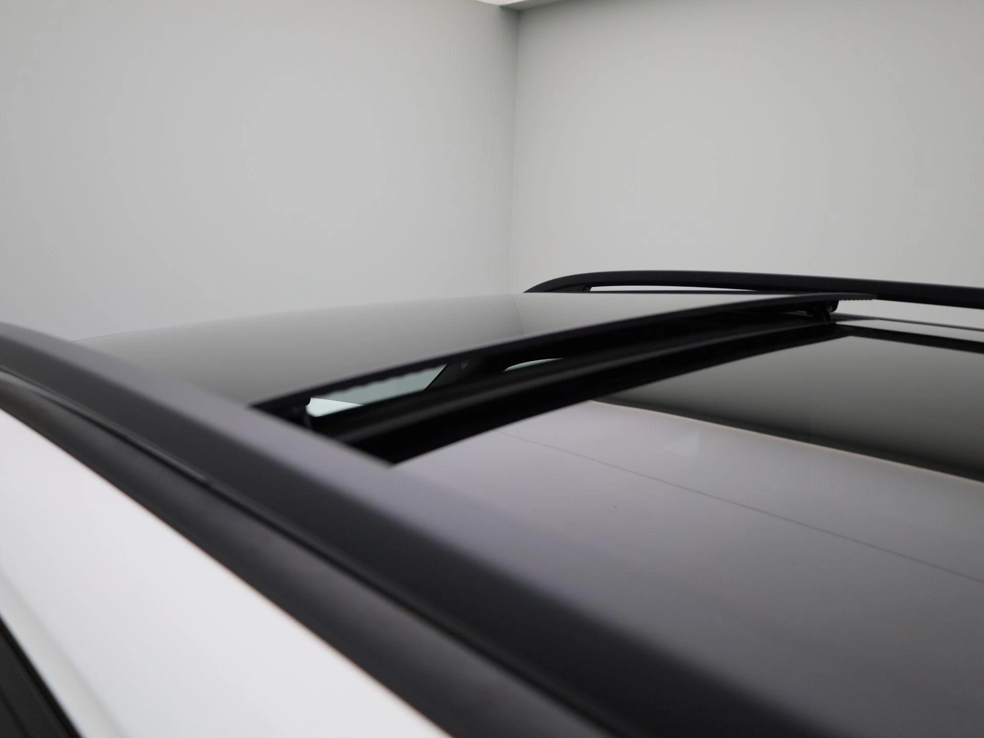 Mercedes-Benz-GLB-image-44