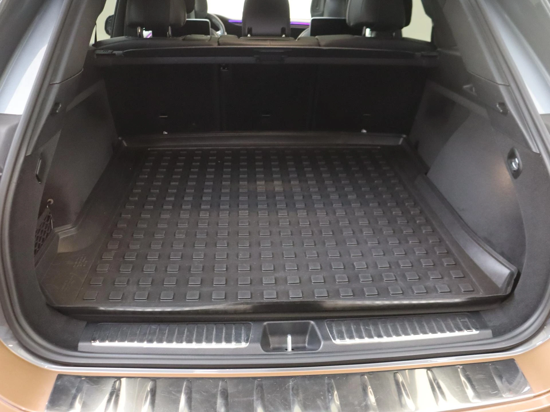 Mercedes-Benz-EQS-image-30