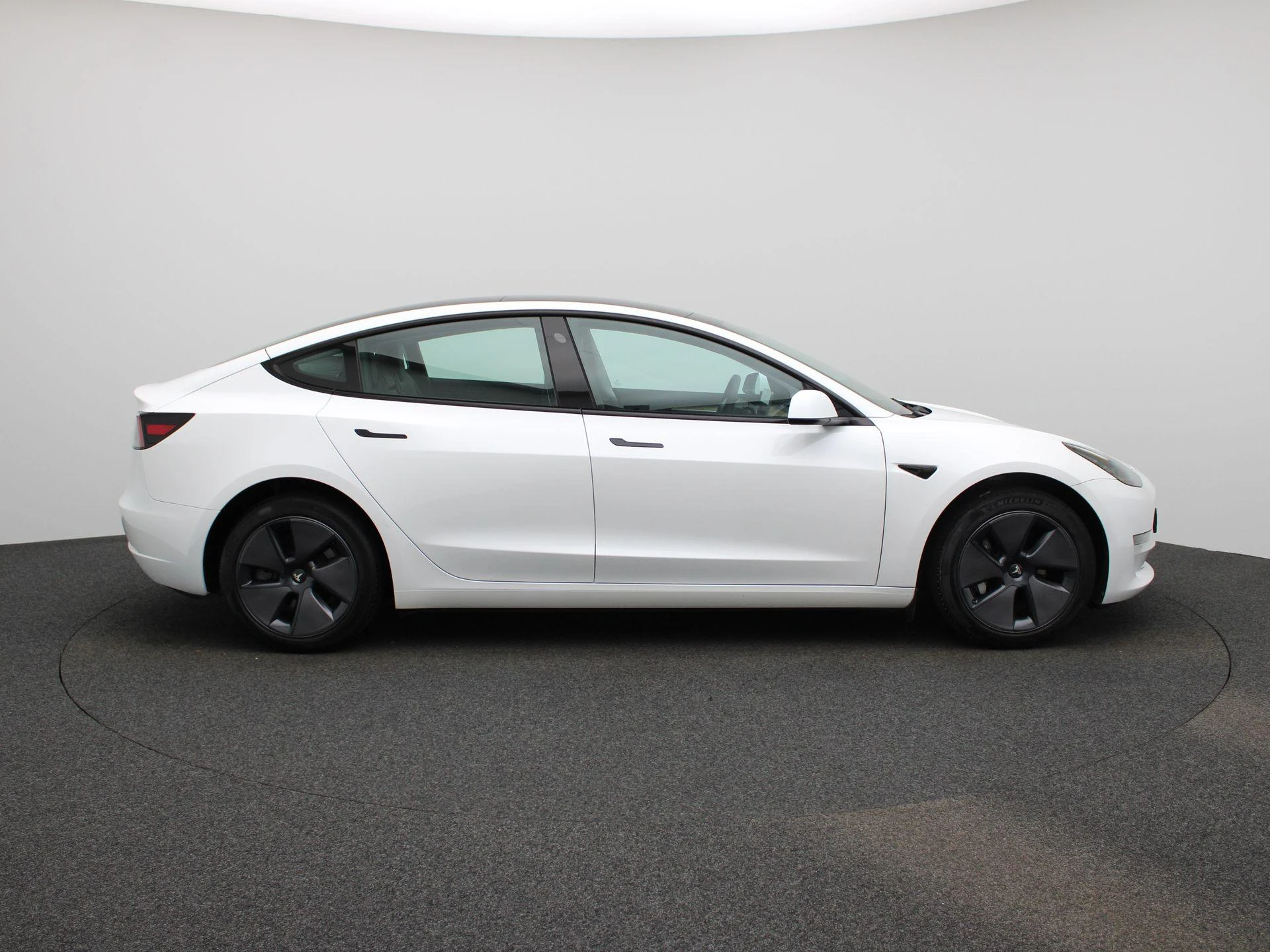 Tesla-Model 3-image-5