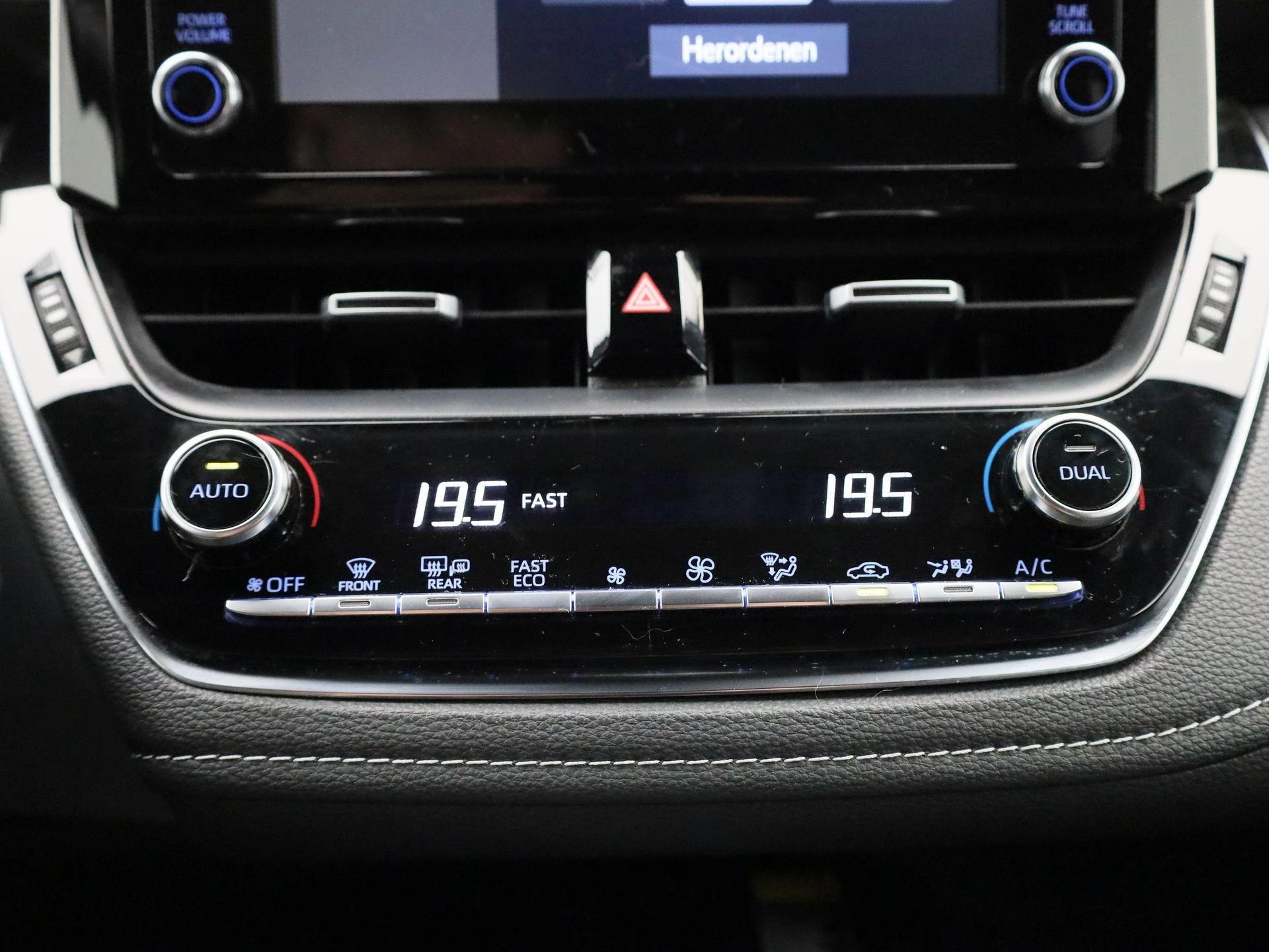 Toyota-Corolla Touring Sports-image-16