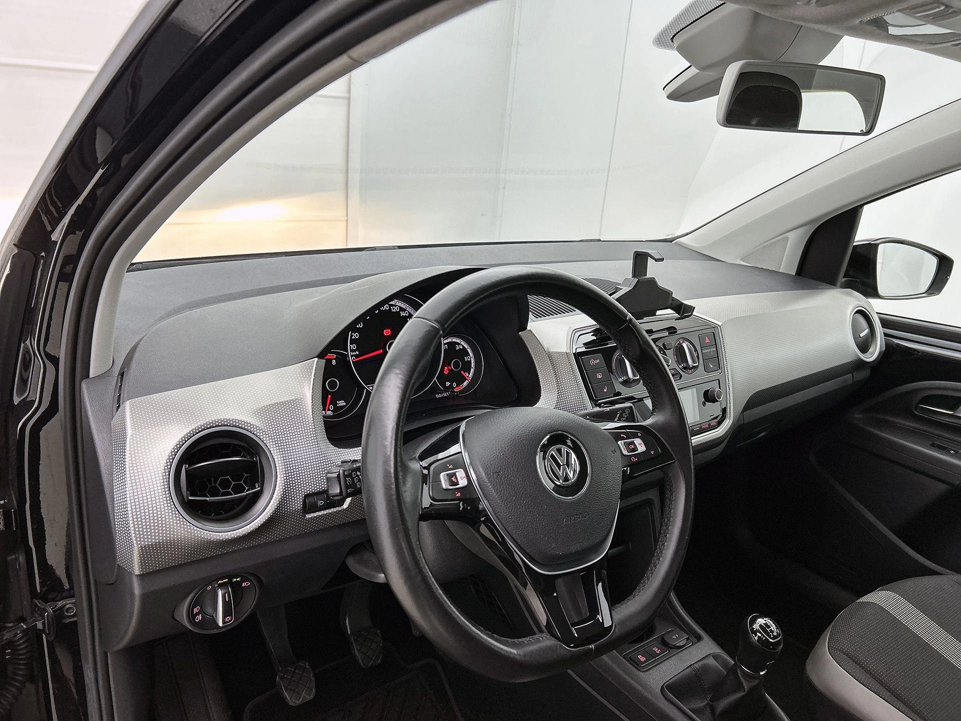 Volkswagen-up!-image-7