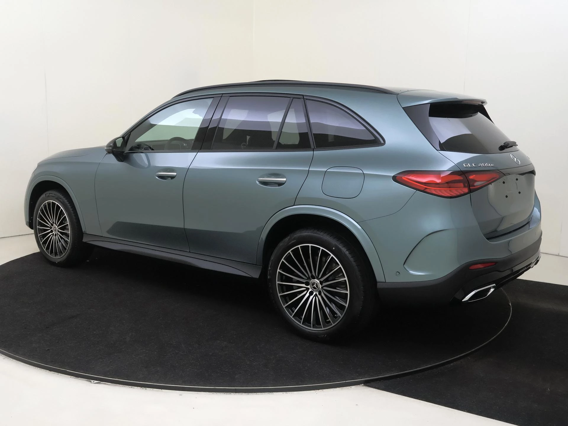 Mercedes-Benz-GLC-image-2