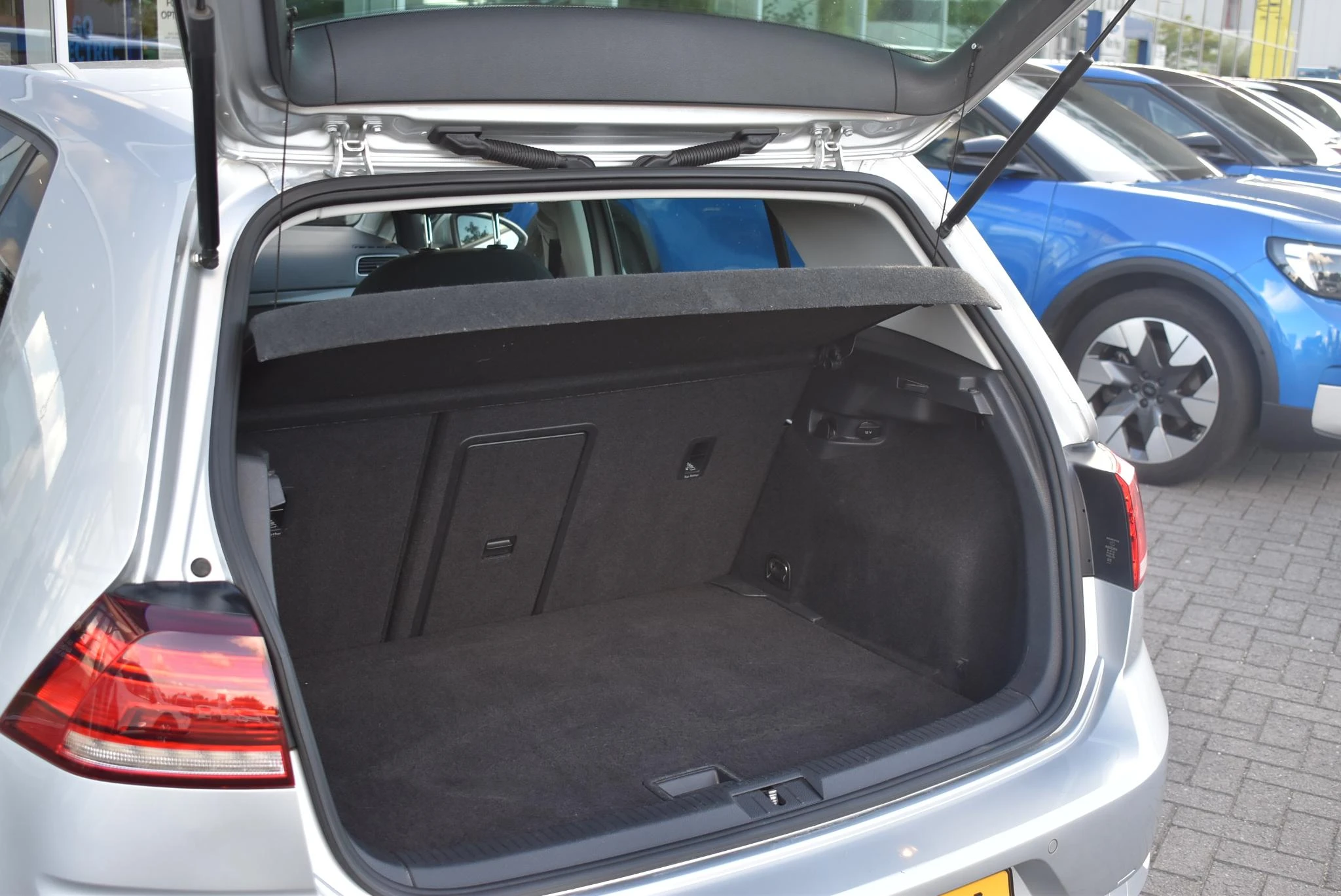 Volkswagen-Golf-image-8