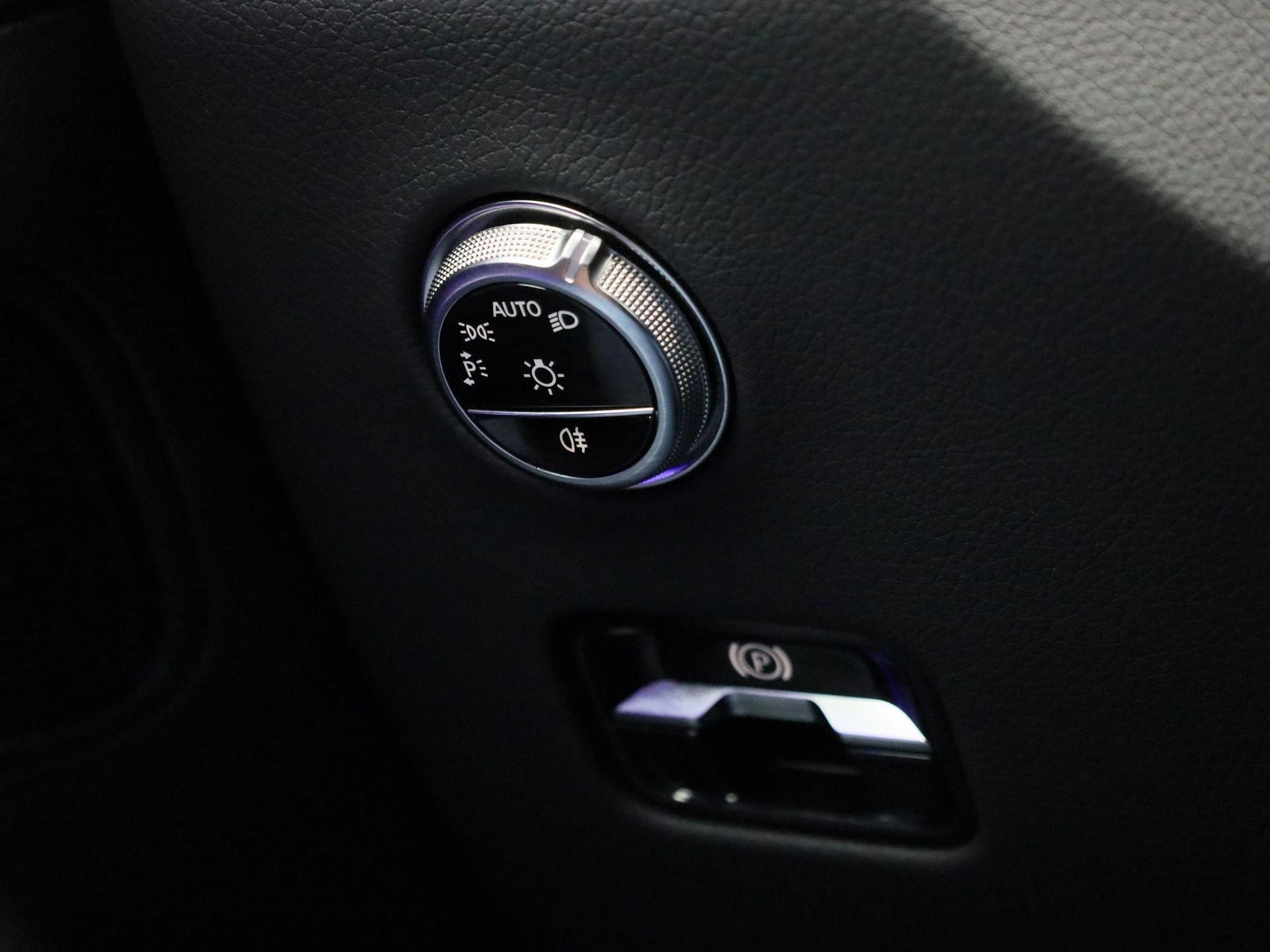 Mercedes-Benz-GLC-image-29