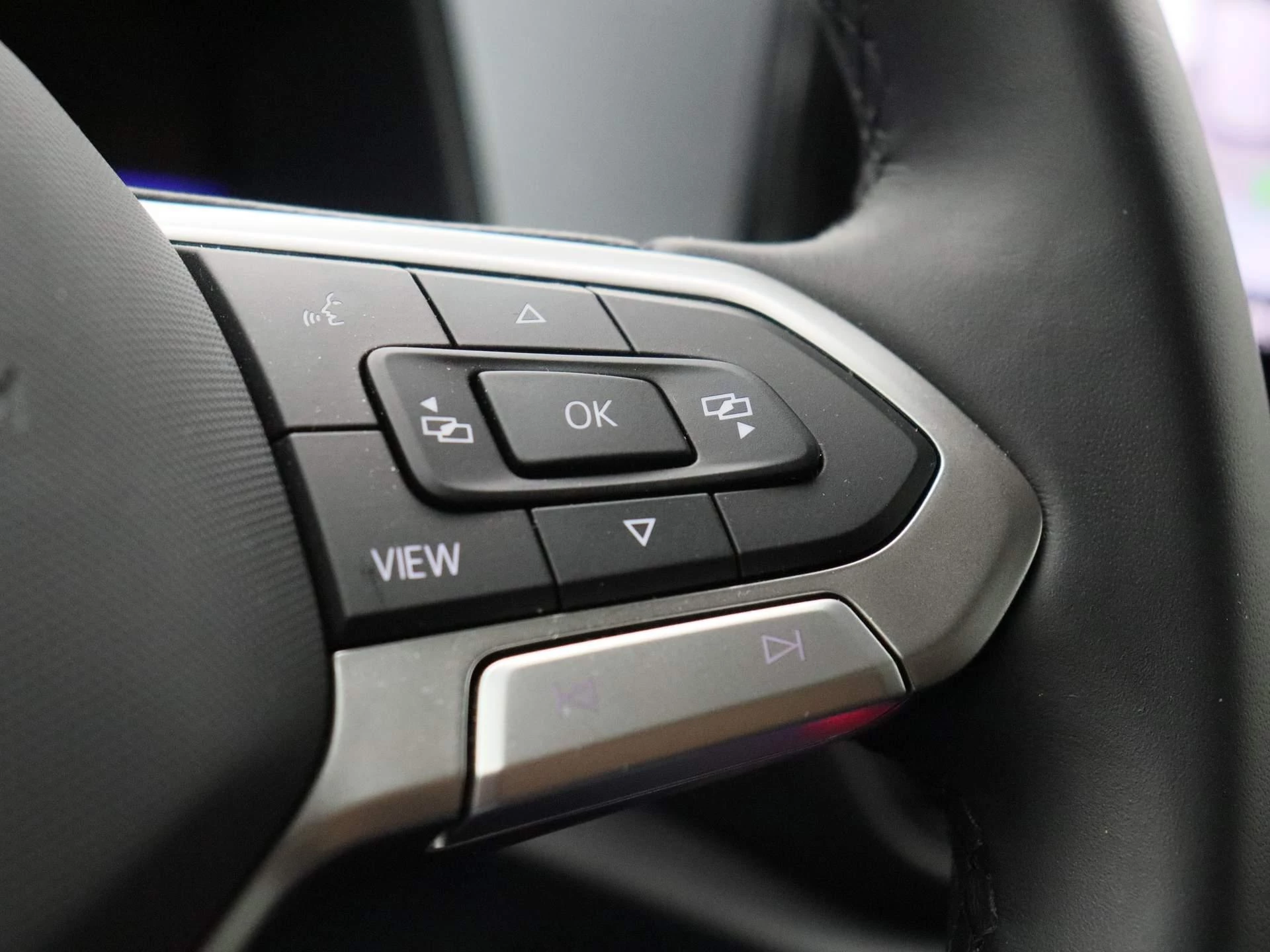 Volkswagen-T-Roc-image-22