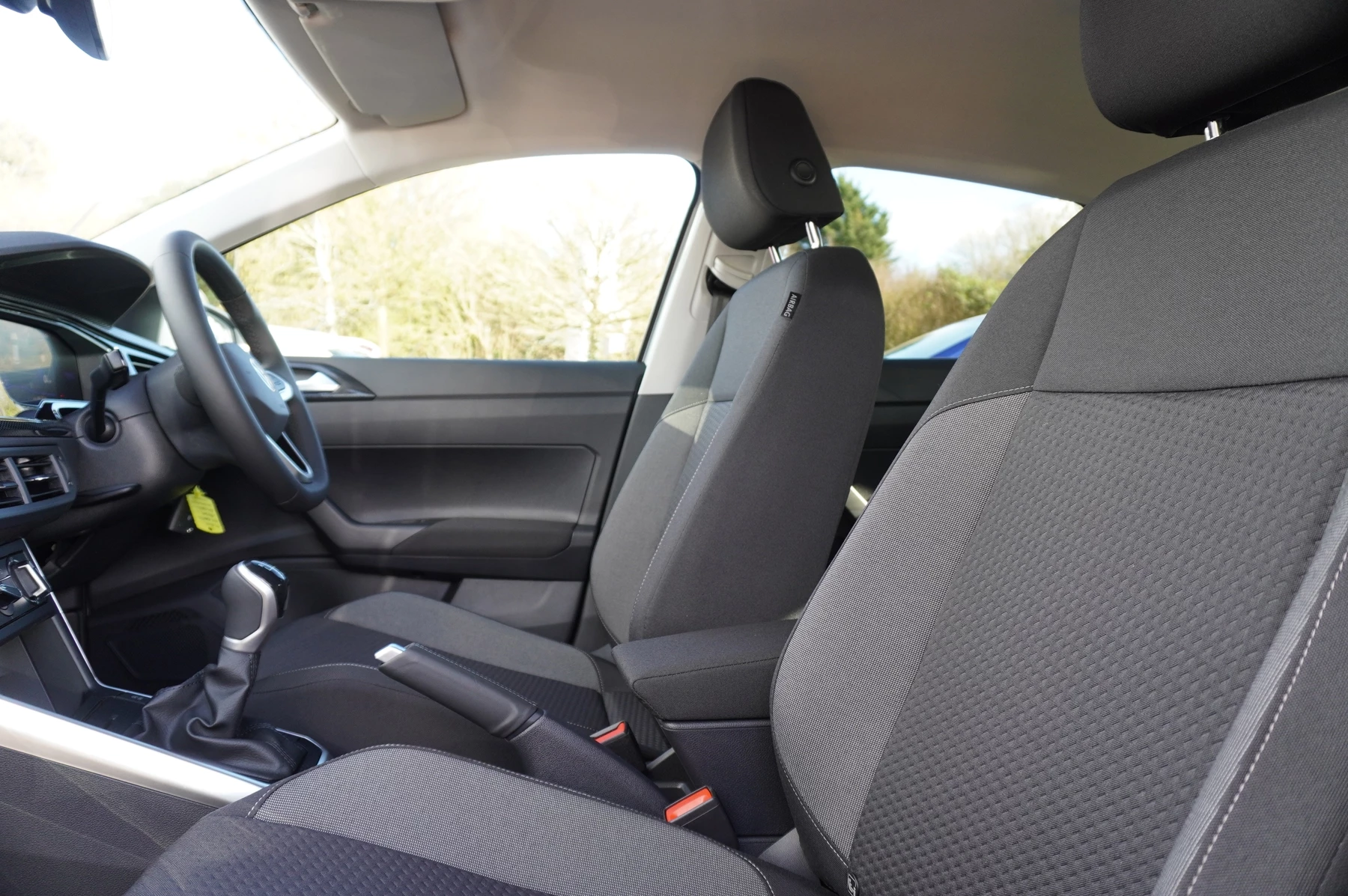 Volkswagen-Polo-image-7