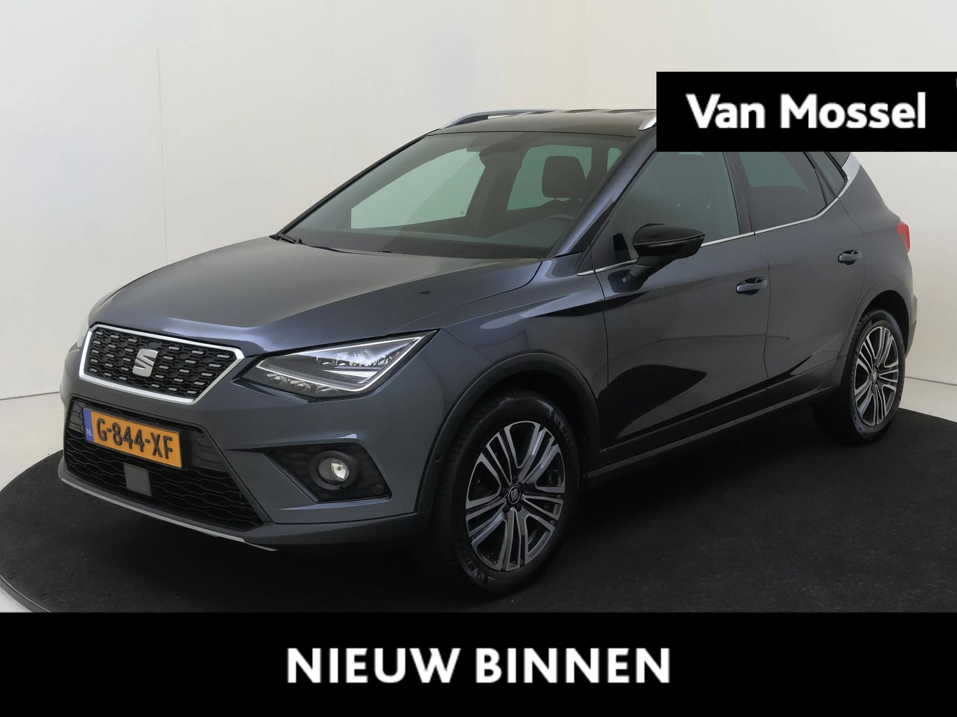 SEAT-Arona-image-0