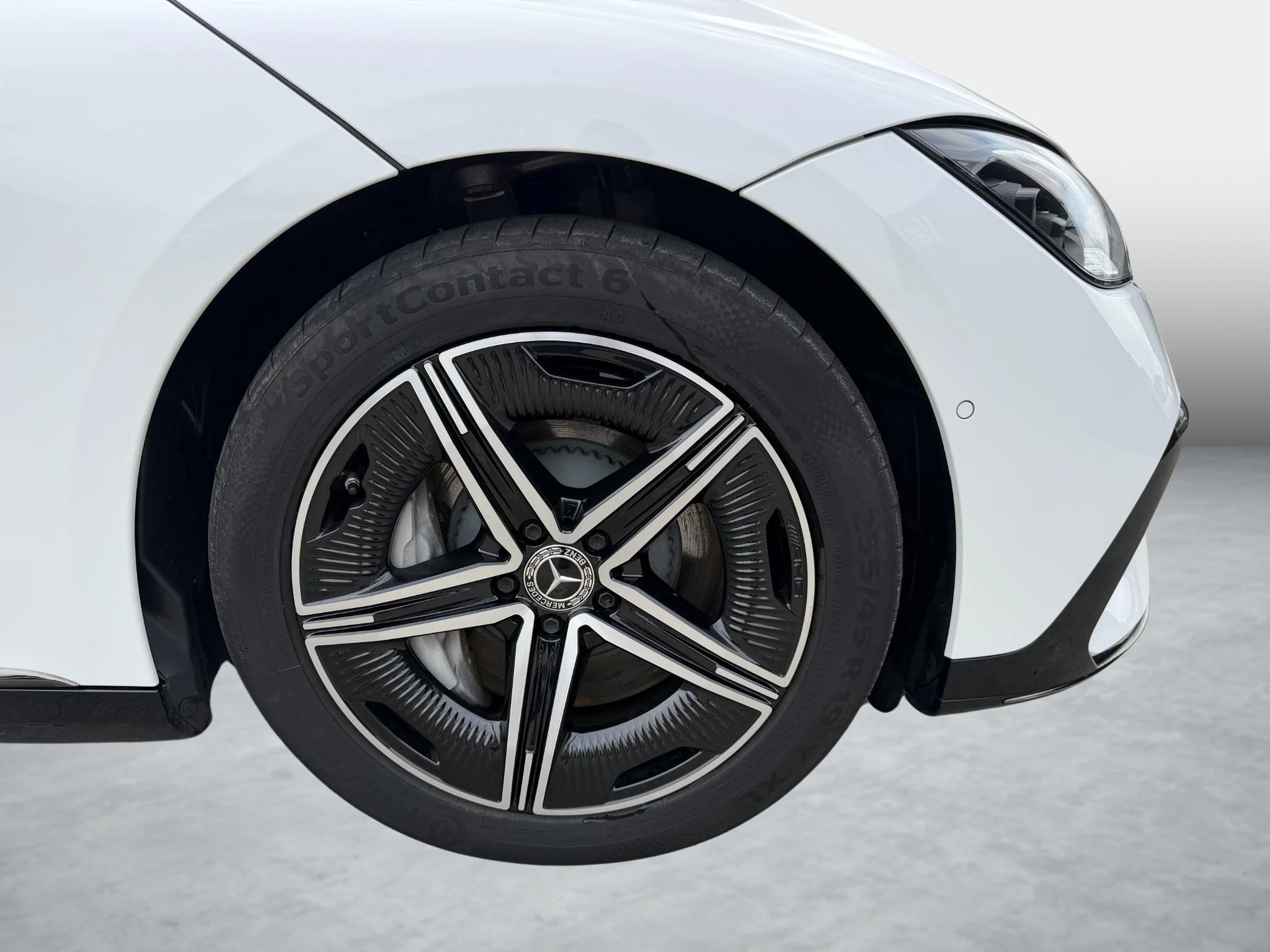 Mercedes-Benz EQE 350 AMG Line + LEDER + DIGITAL LIGHT + BURMESTER + PANO DAK +