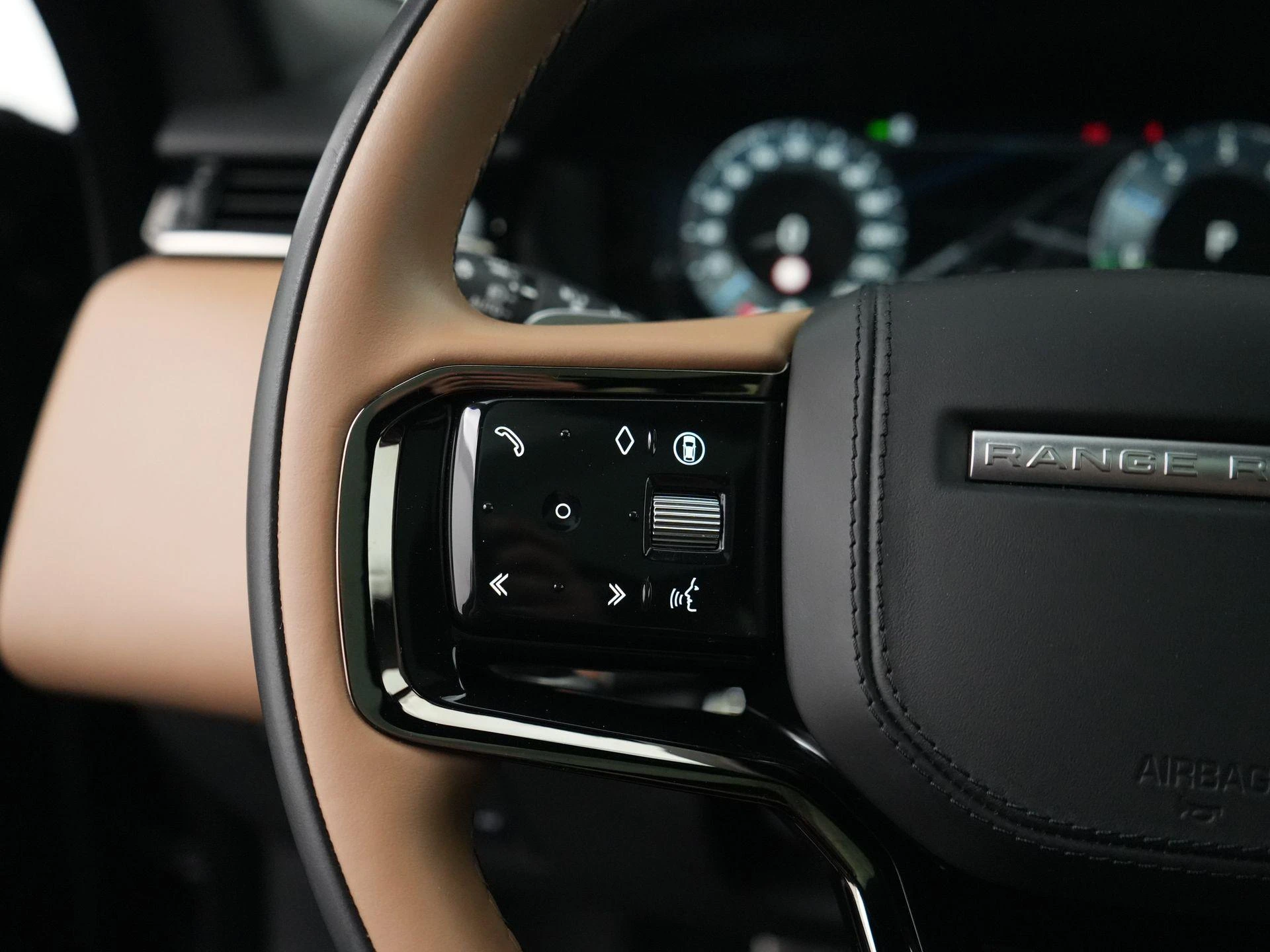Land Rover-Range Rover Velar-image-15