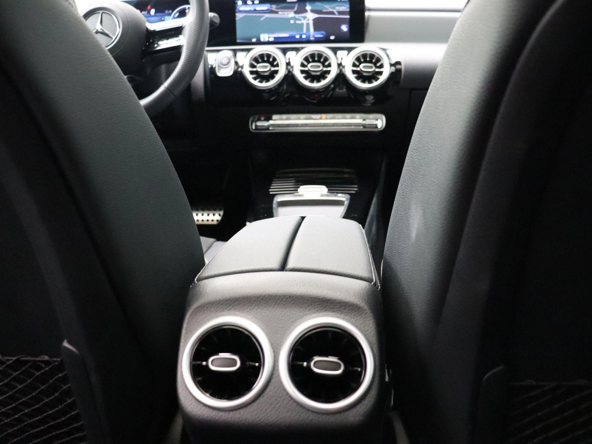 Mercedes-Benz-CLA-image-24