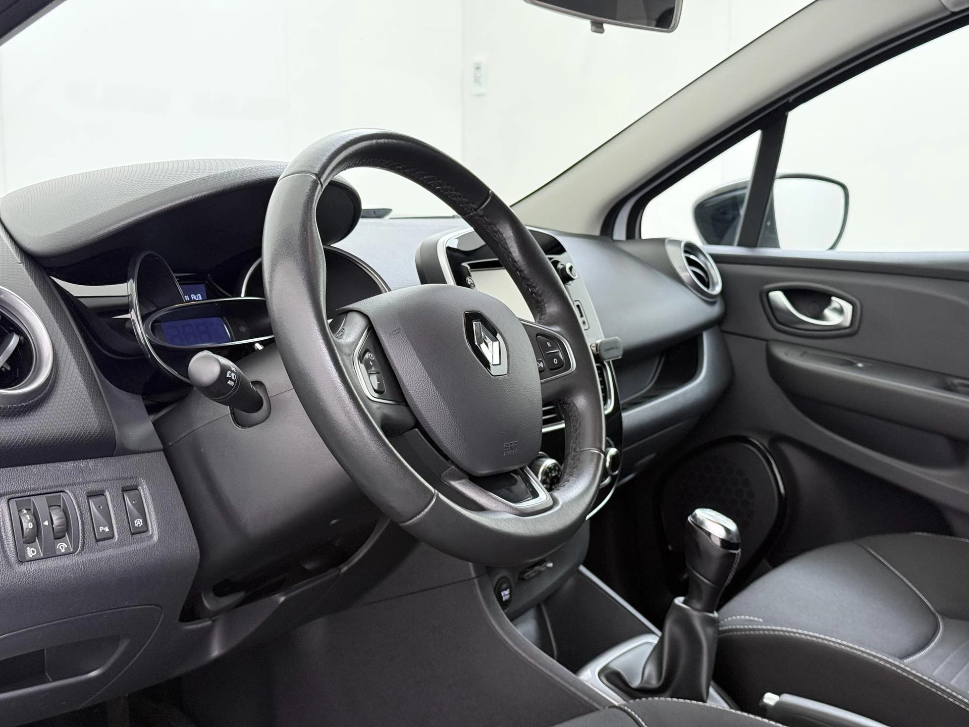 Renault-Clio-image-28