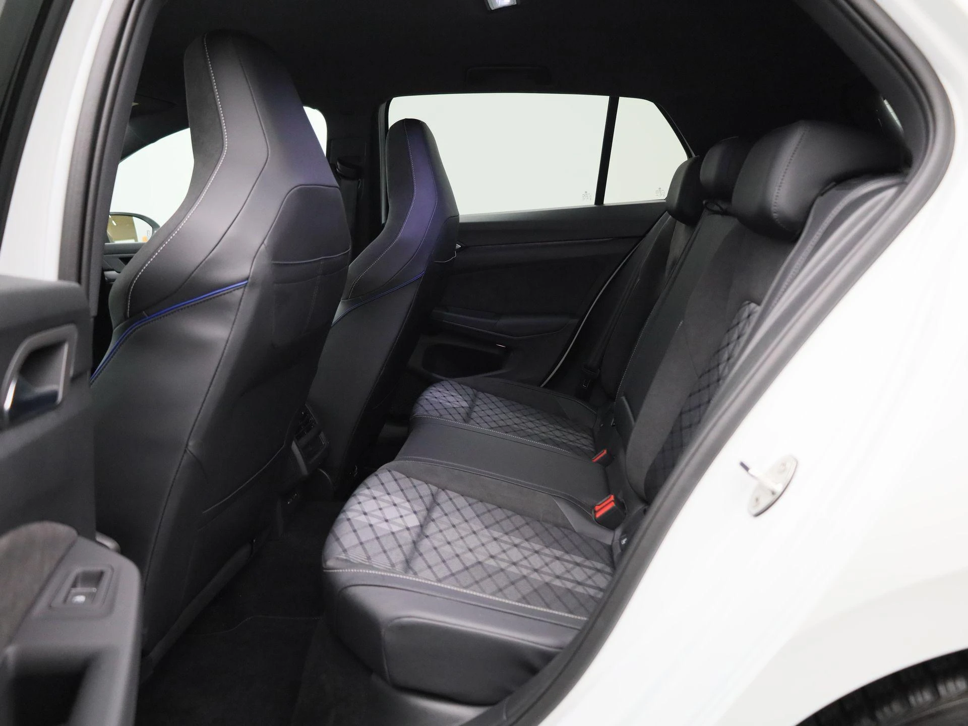 Volkswagen-Golf-image-11