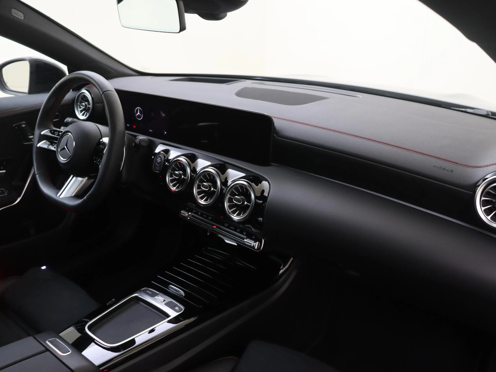 Mercedes-Benz-CLA-image-4