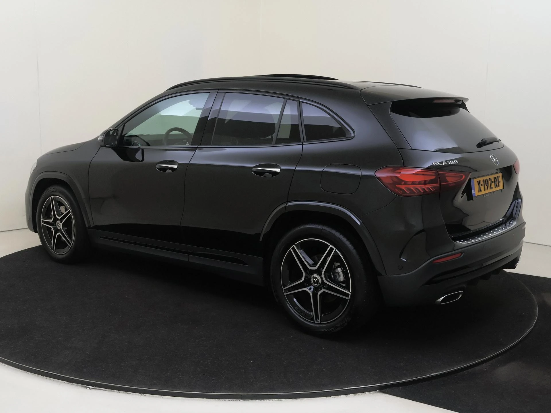 Mercedes-Benz-GLA-image-5
