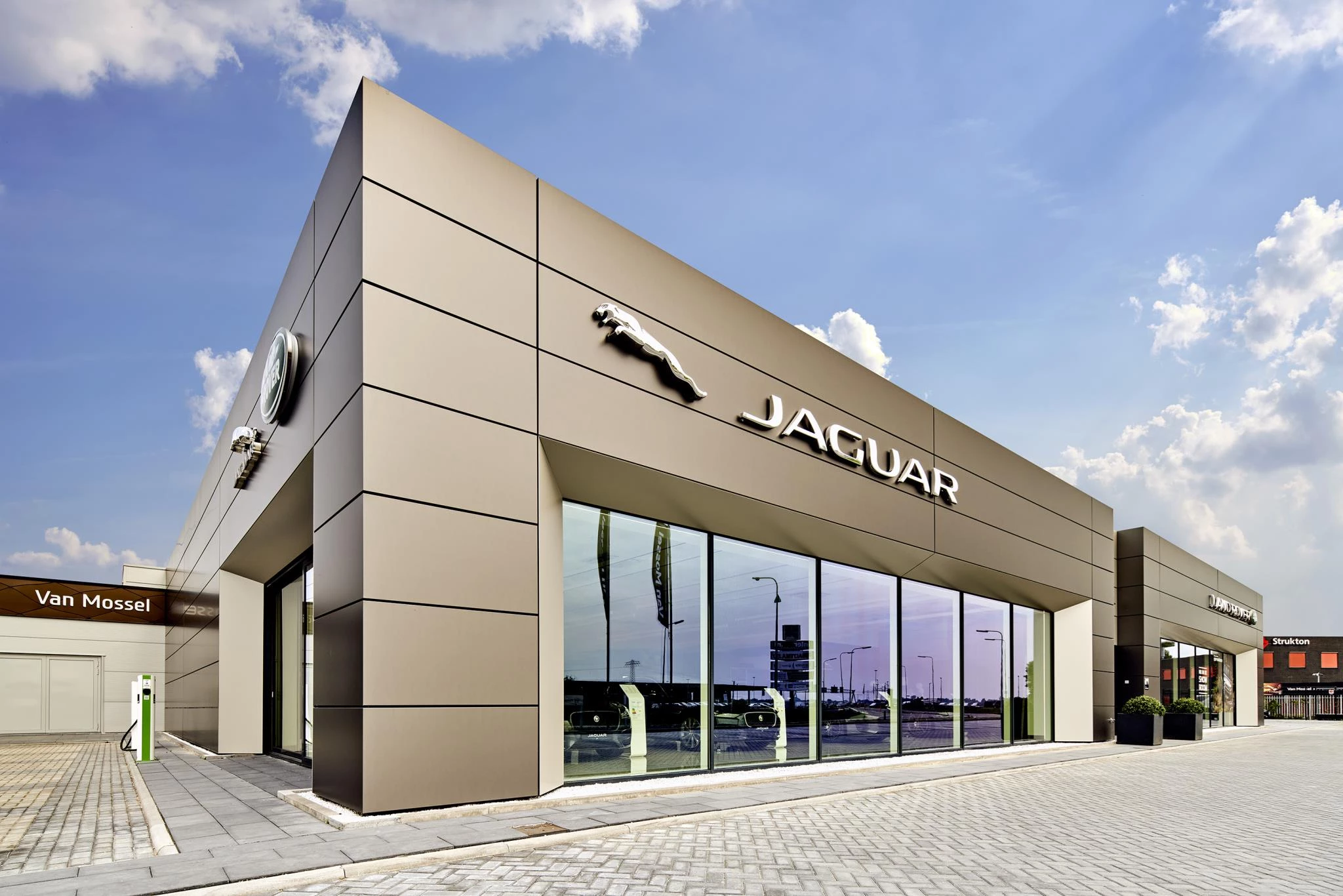 Jaguar-I-PACE-image-45