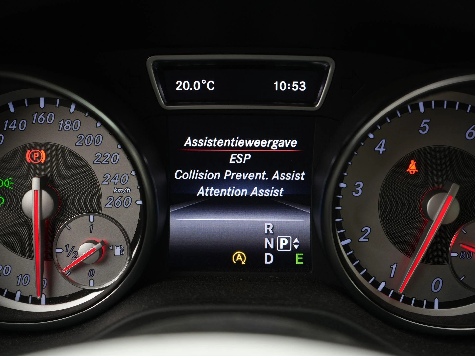 Mercedes-Benz-GLA-image-15