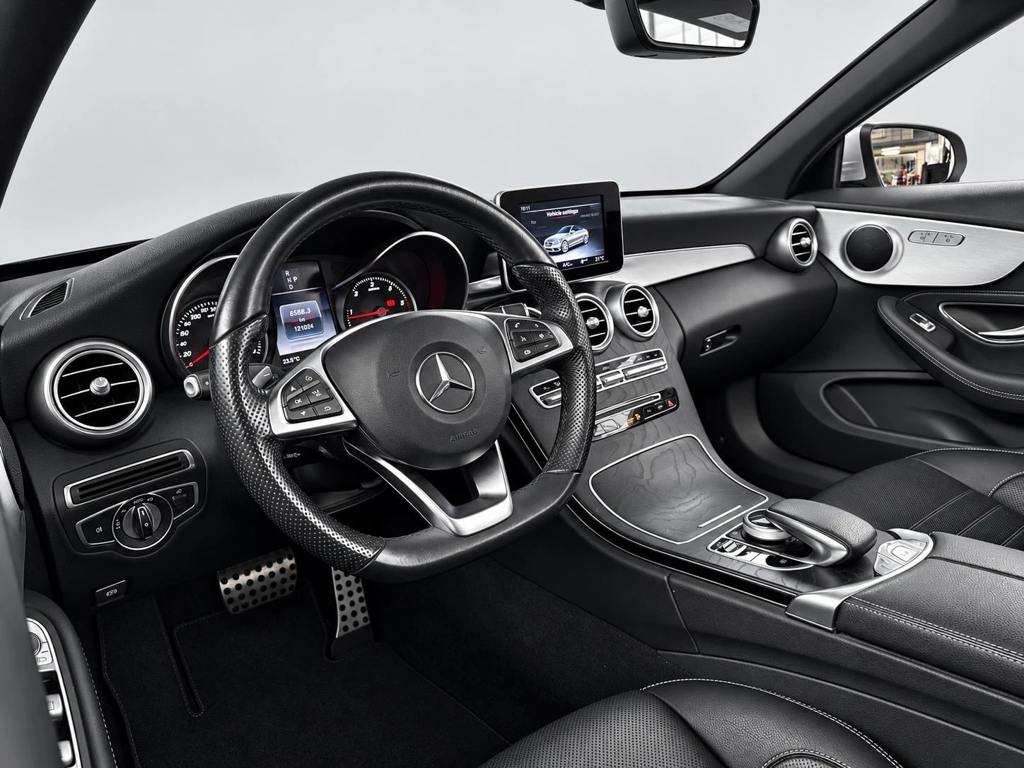 Mercedes-Benz-C-Klasse-image-11
