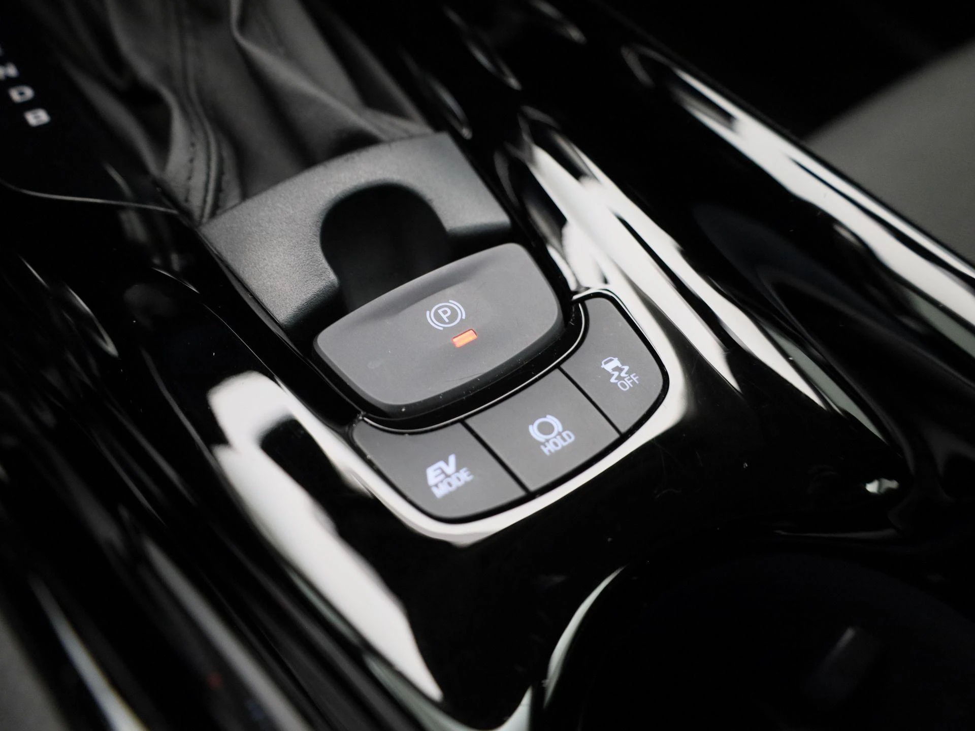 Toyota-C-HR-image-22