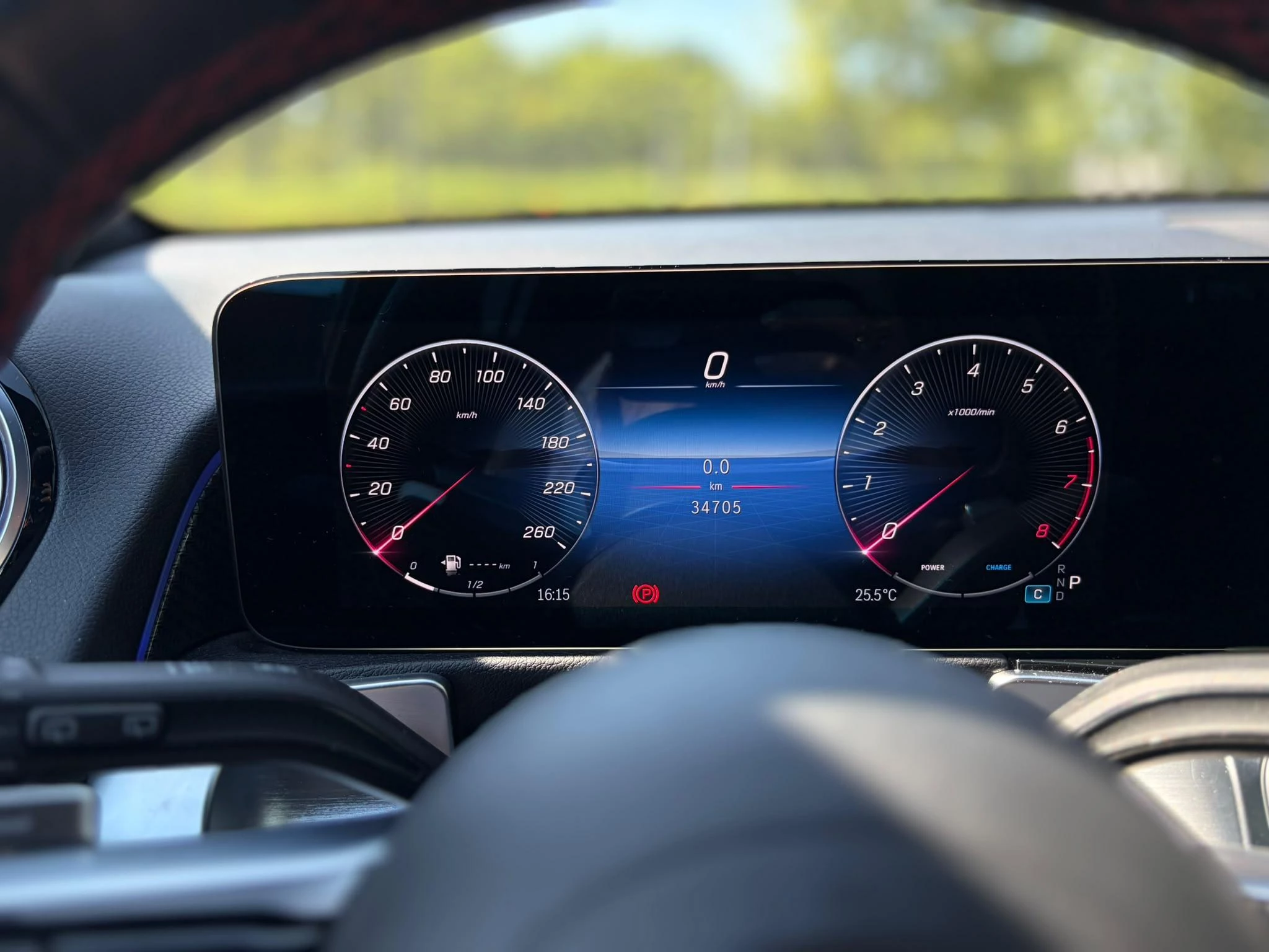 Mercedes-Benz GLB 180 AMG Line + PANO DAK + TREKHAAK + CARPLAY + SURROUND VIEW +
