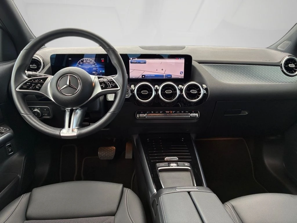 Mercedes-Benz-GLA 200 d-image-10