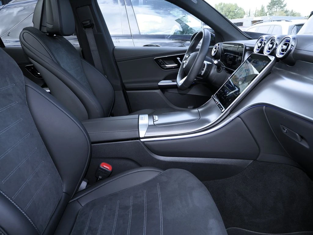 Mercedes-Benz-GLC 220 d-image-11