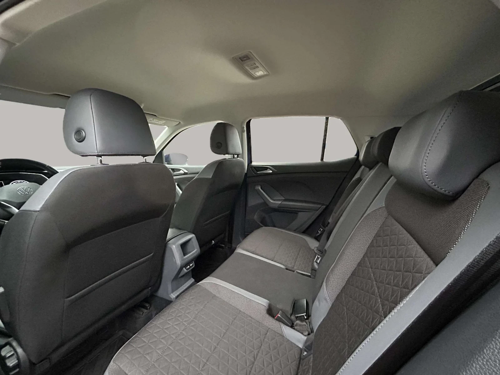 Volkswagen-T-Cross-image-12