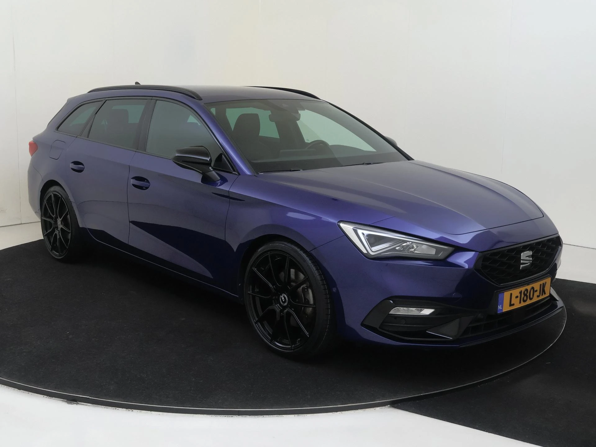 SEAT-Leon-image-1