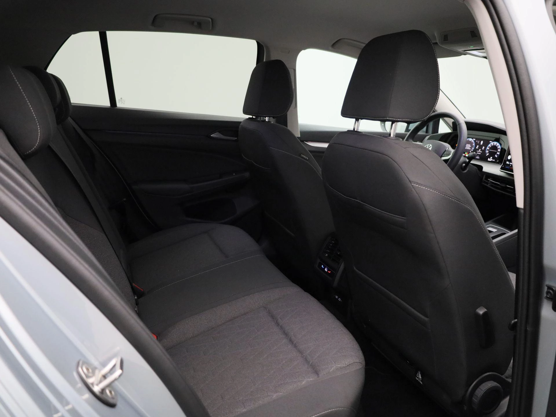 Volkswagen-Golf-image-32