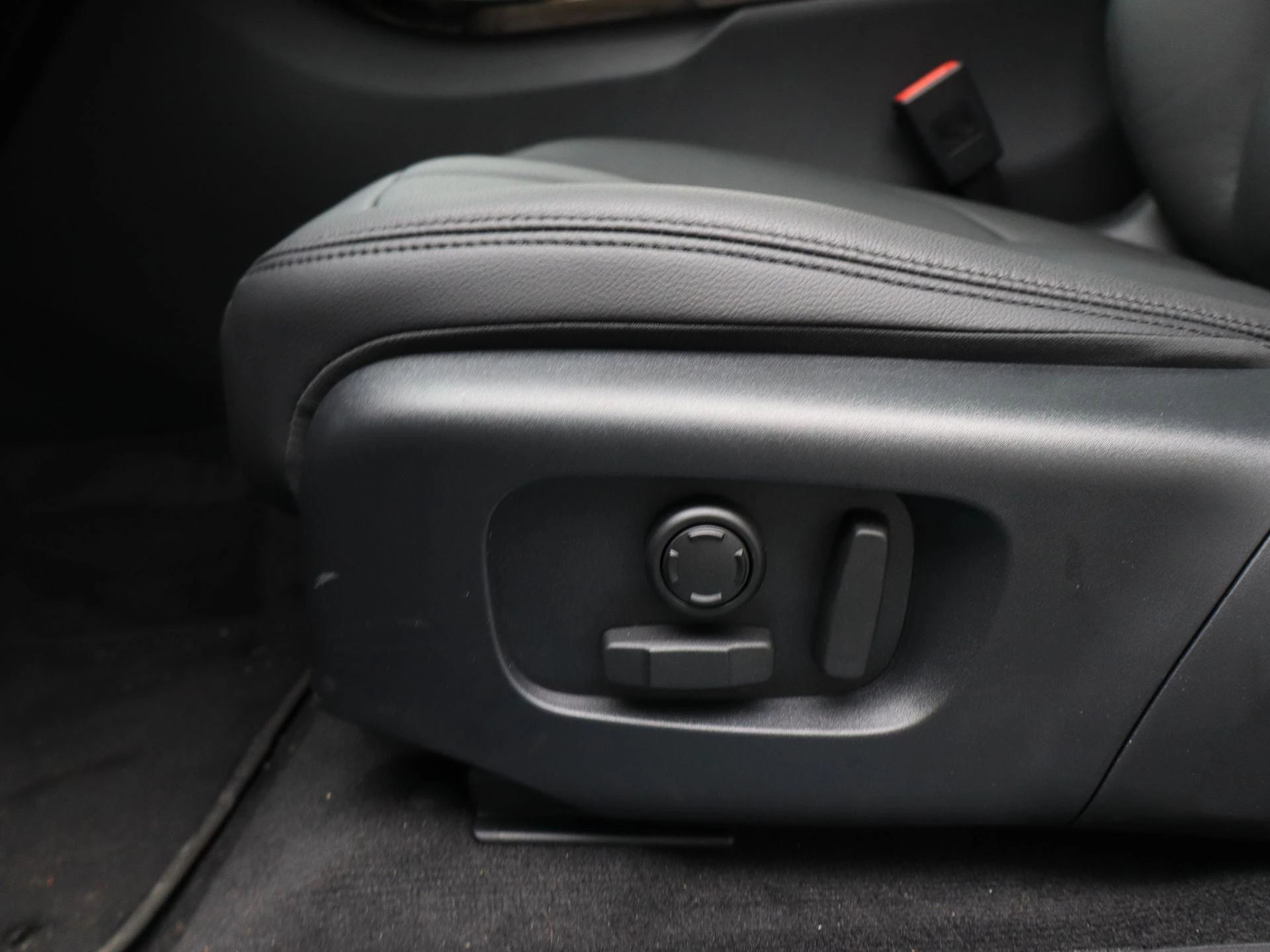 Land Rover-Range Rover Evoque-image-29