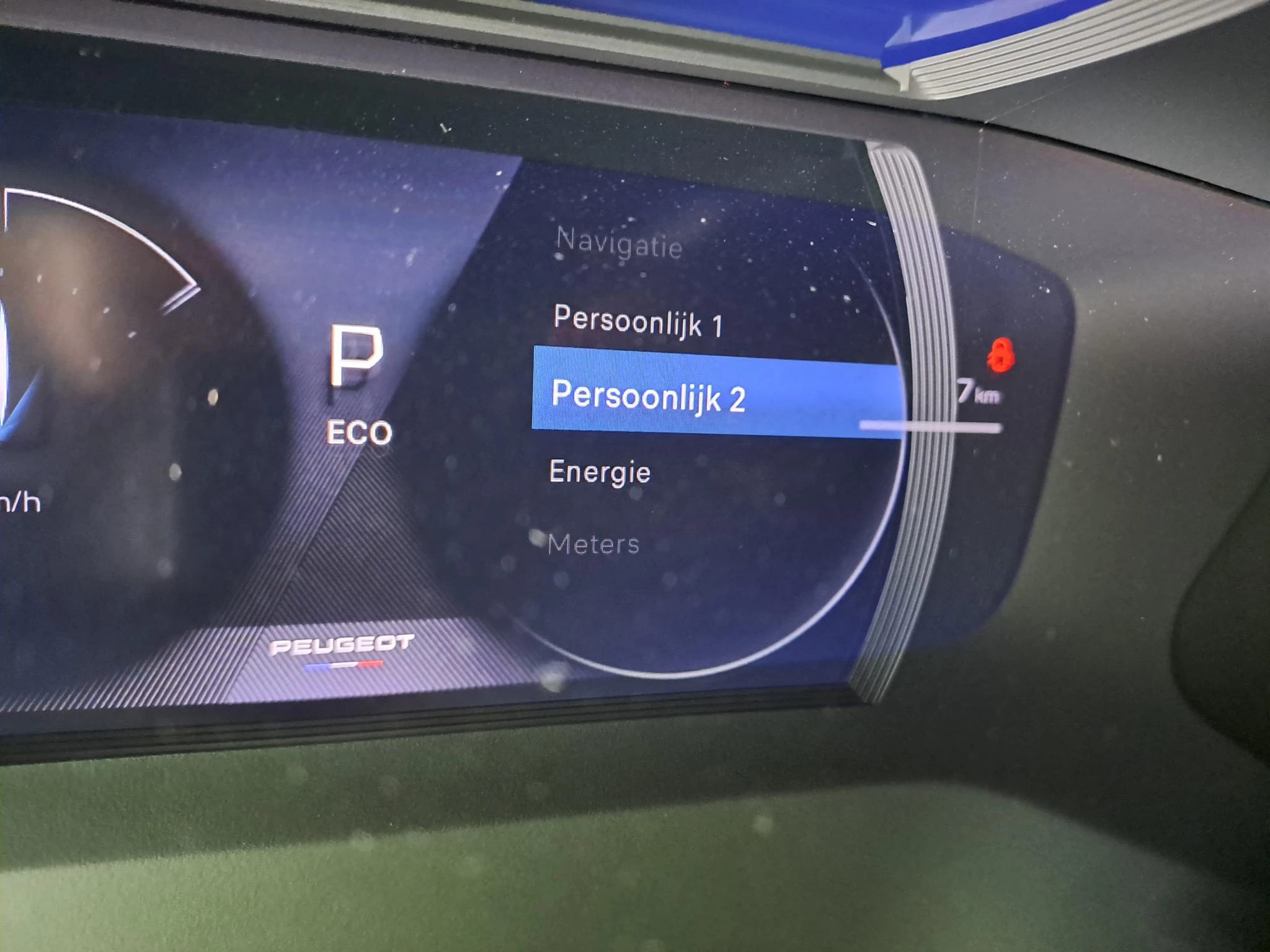 Peugeot-e-2008-image-24