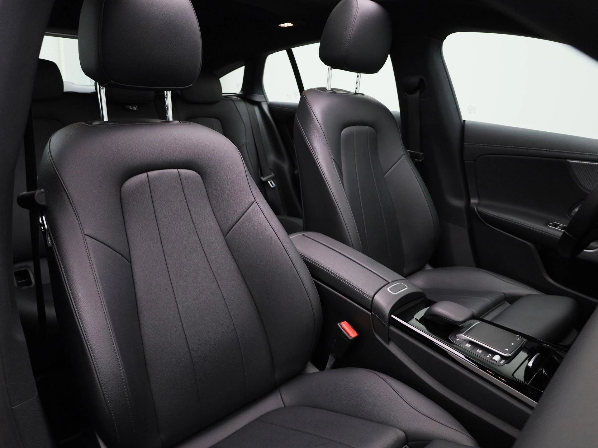 Mercedes-Benz-CLA-image-31