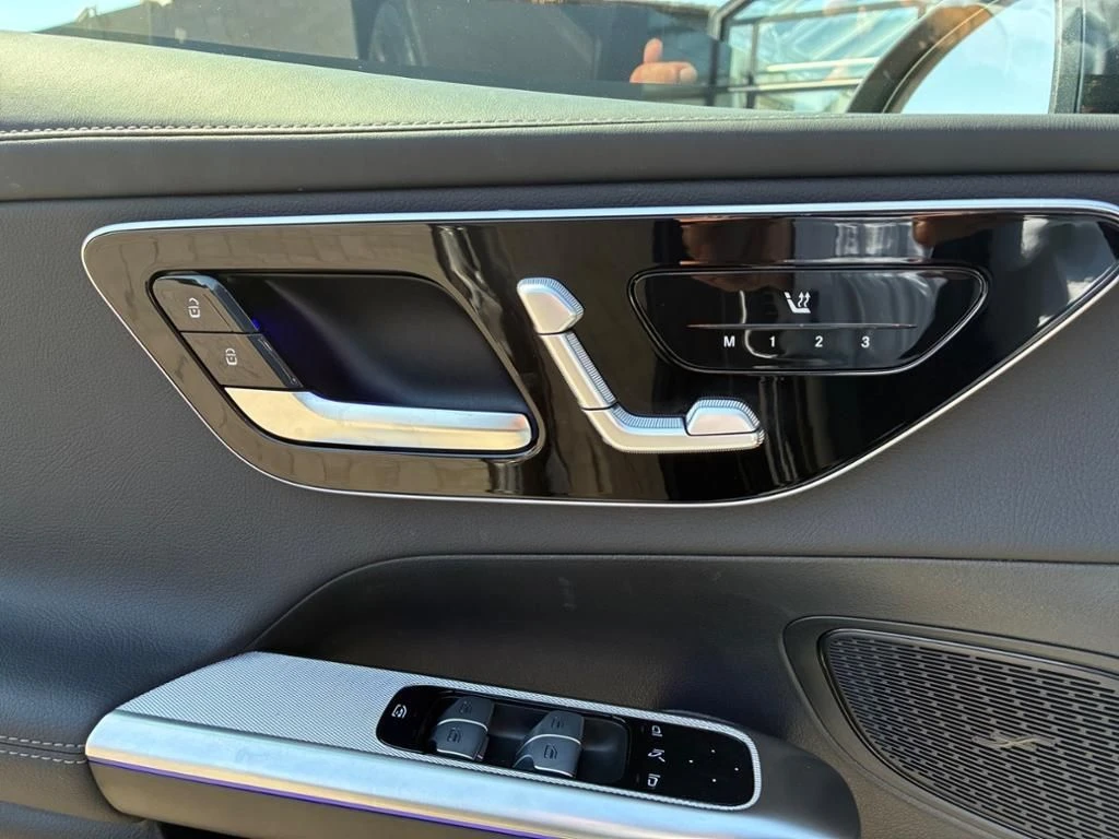 Mercedes-Benz-GLC 300 d-image-8