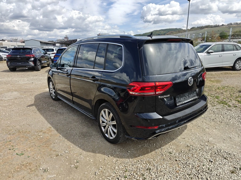 Volkswagen-Touran-image-3