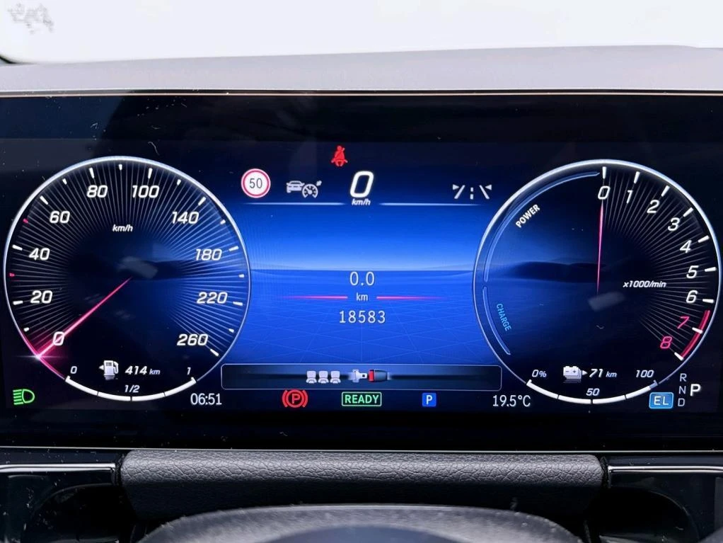 Mercedes-Benz-GLA-image-5