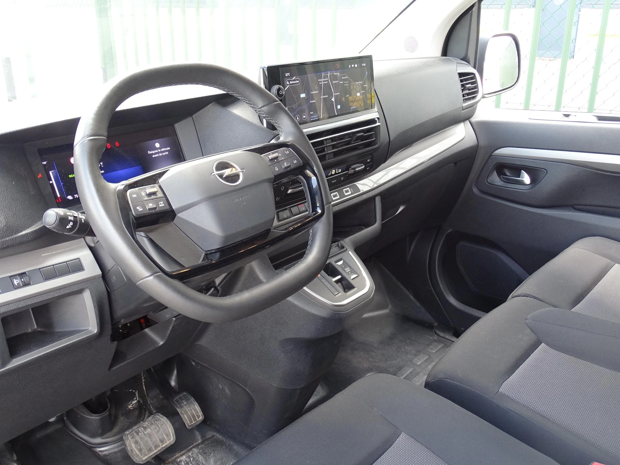 Opel-Vivaro-image-10
