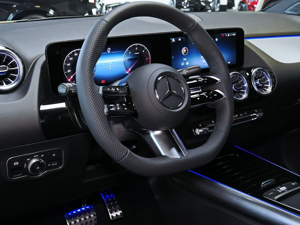 Mercedes-Benz-GLA 200 d-image-6