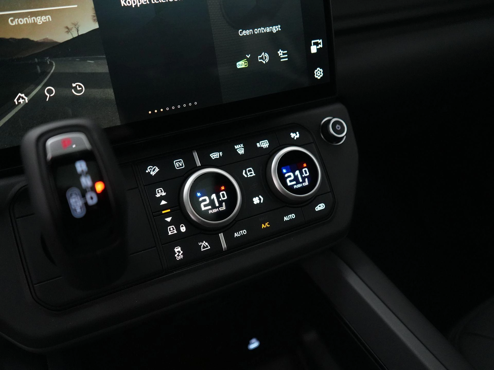 Land Rover-Defender-image-17