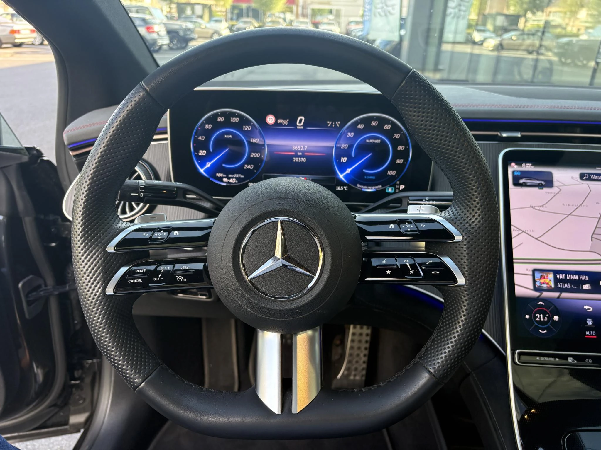 Mercedes-Benz-EQE-image-12