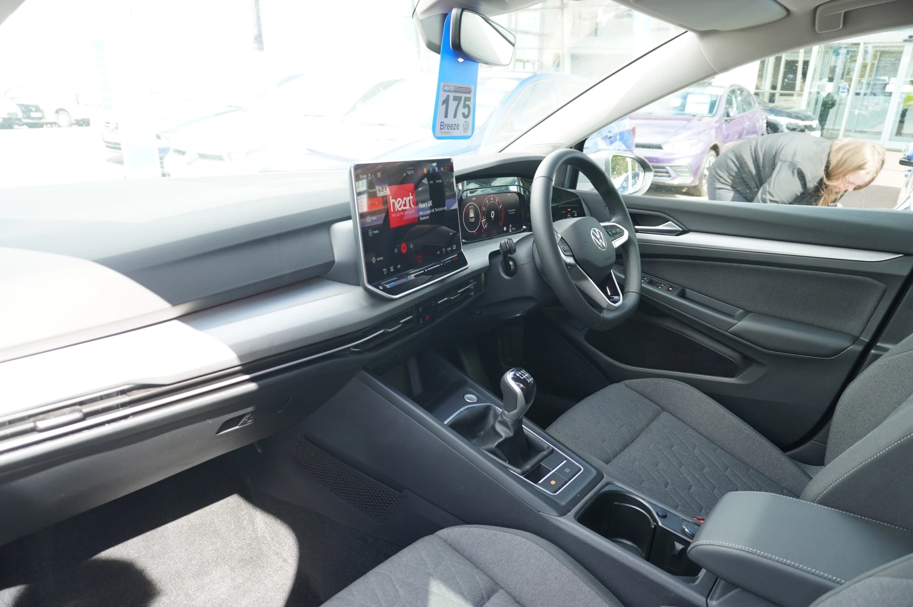 Volkswagen-Golf-image-1