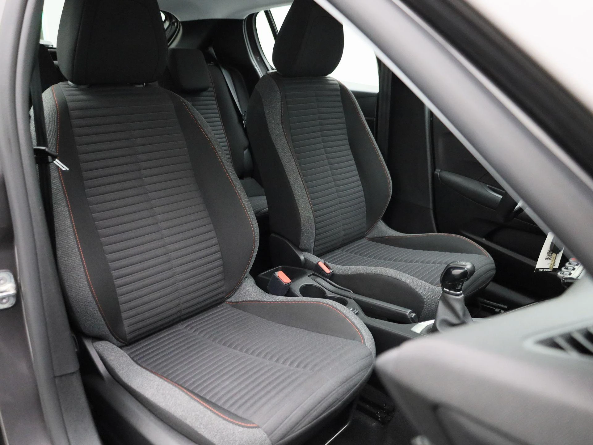 Peugeot-208-image-32