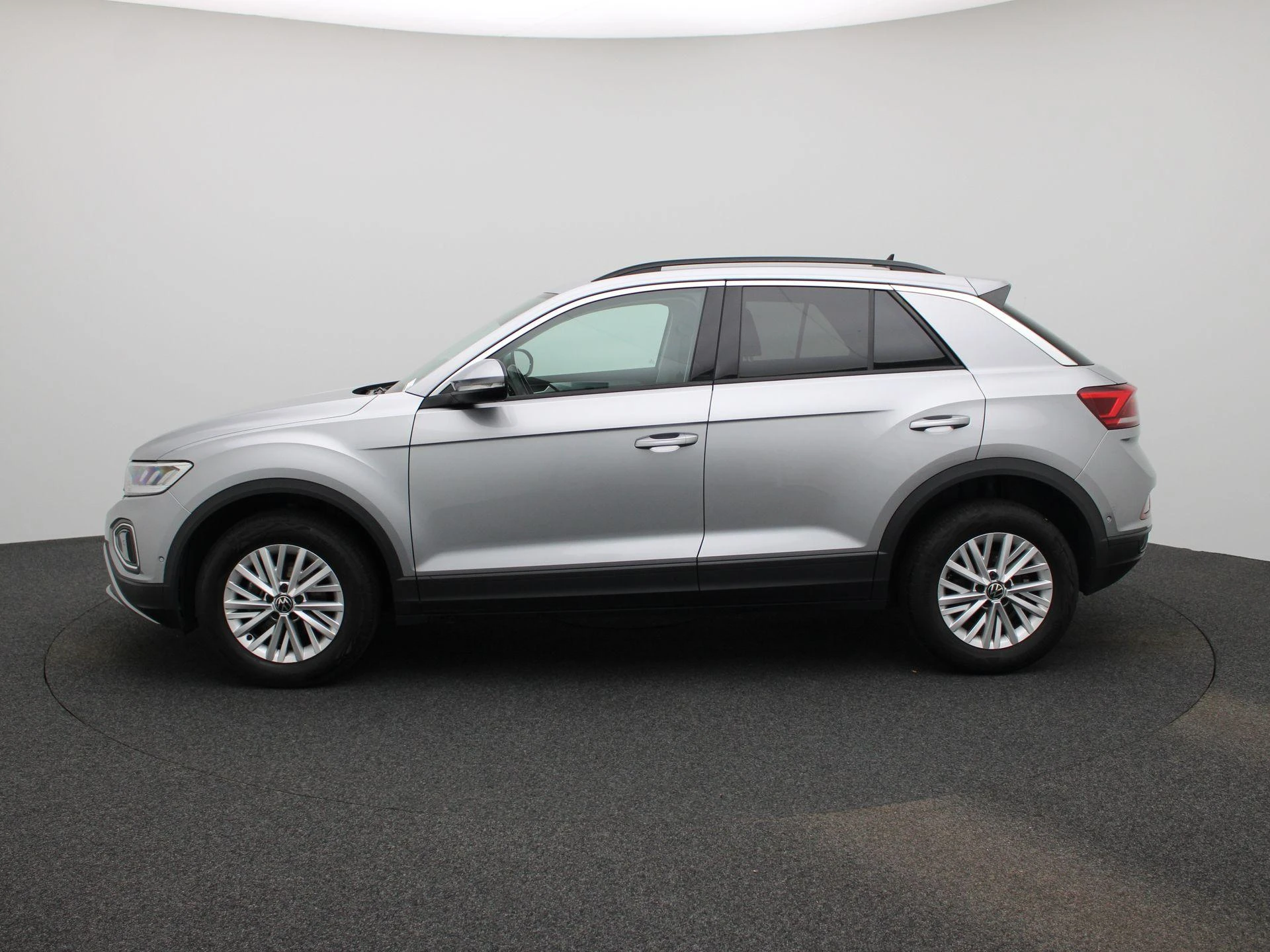 Volkswagen-T-Roc-image-3