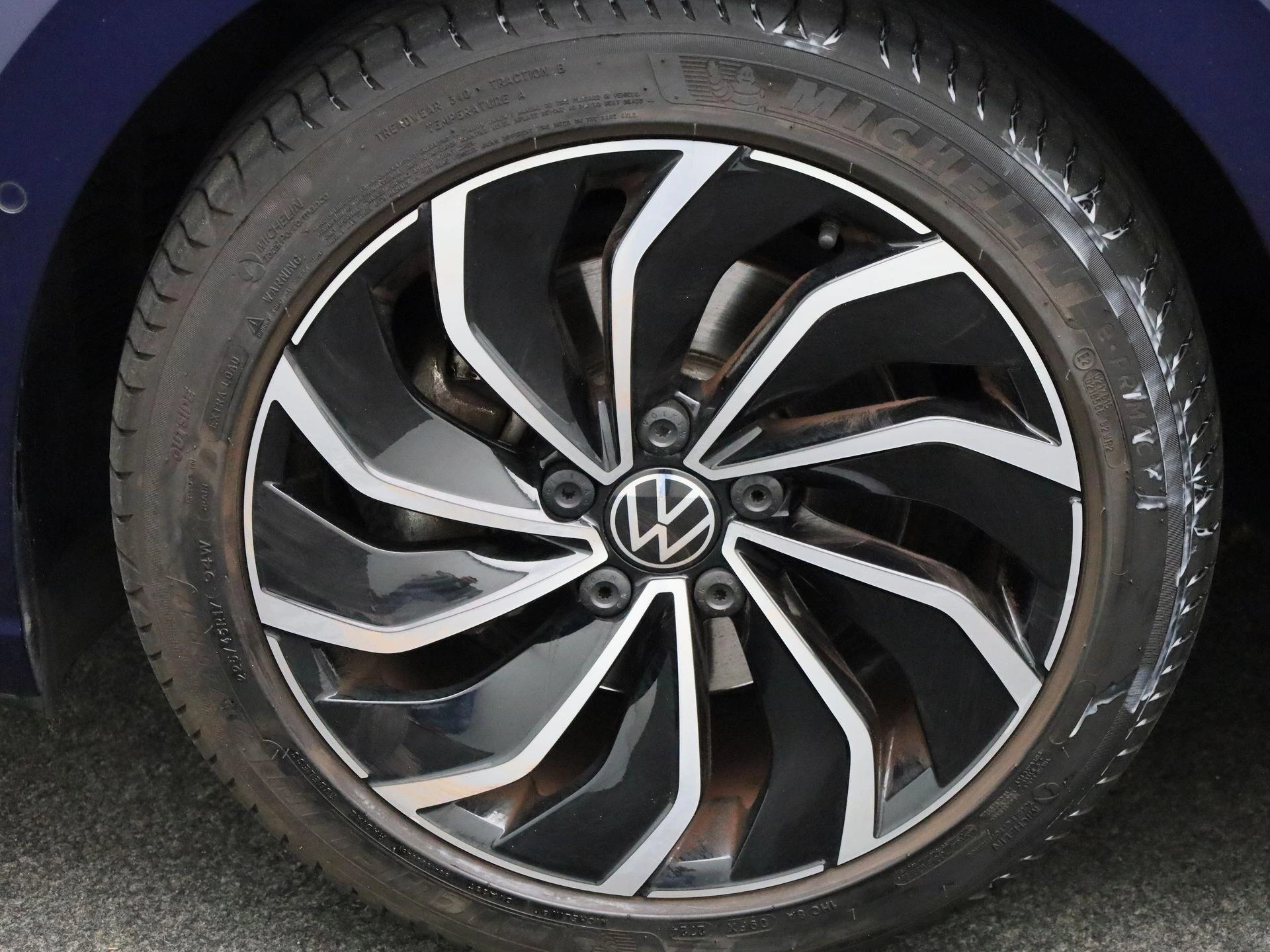 Volkswagen-Golf-image-12