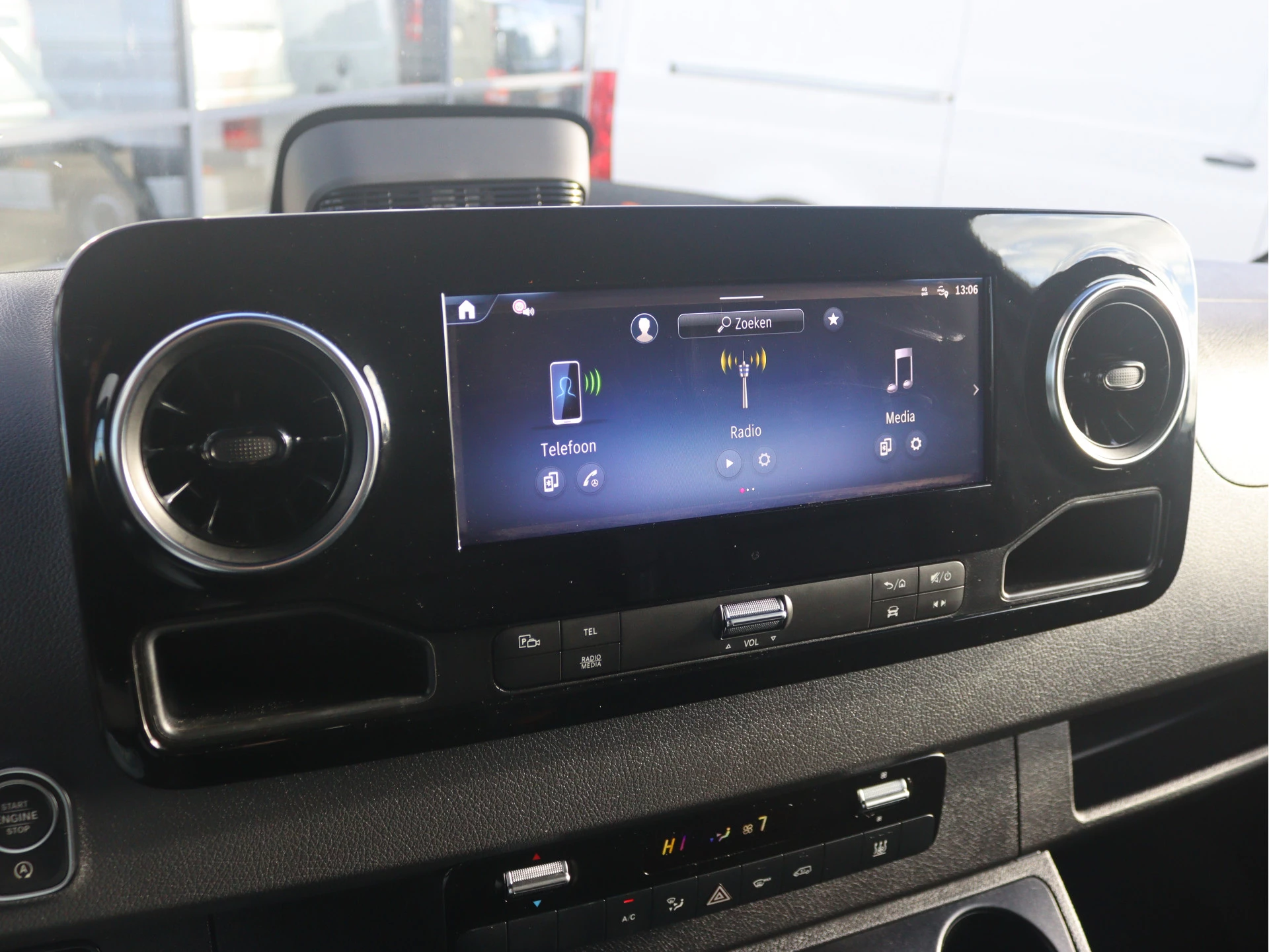 Mercedes-Benz-Sprinter-image-8