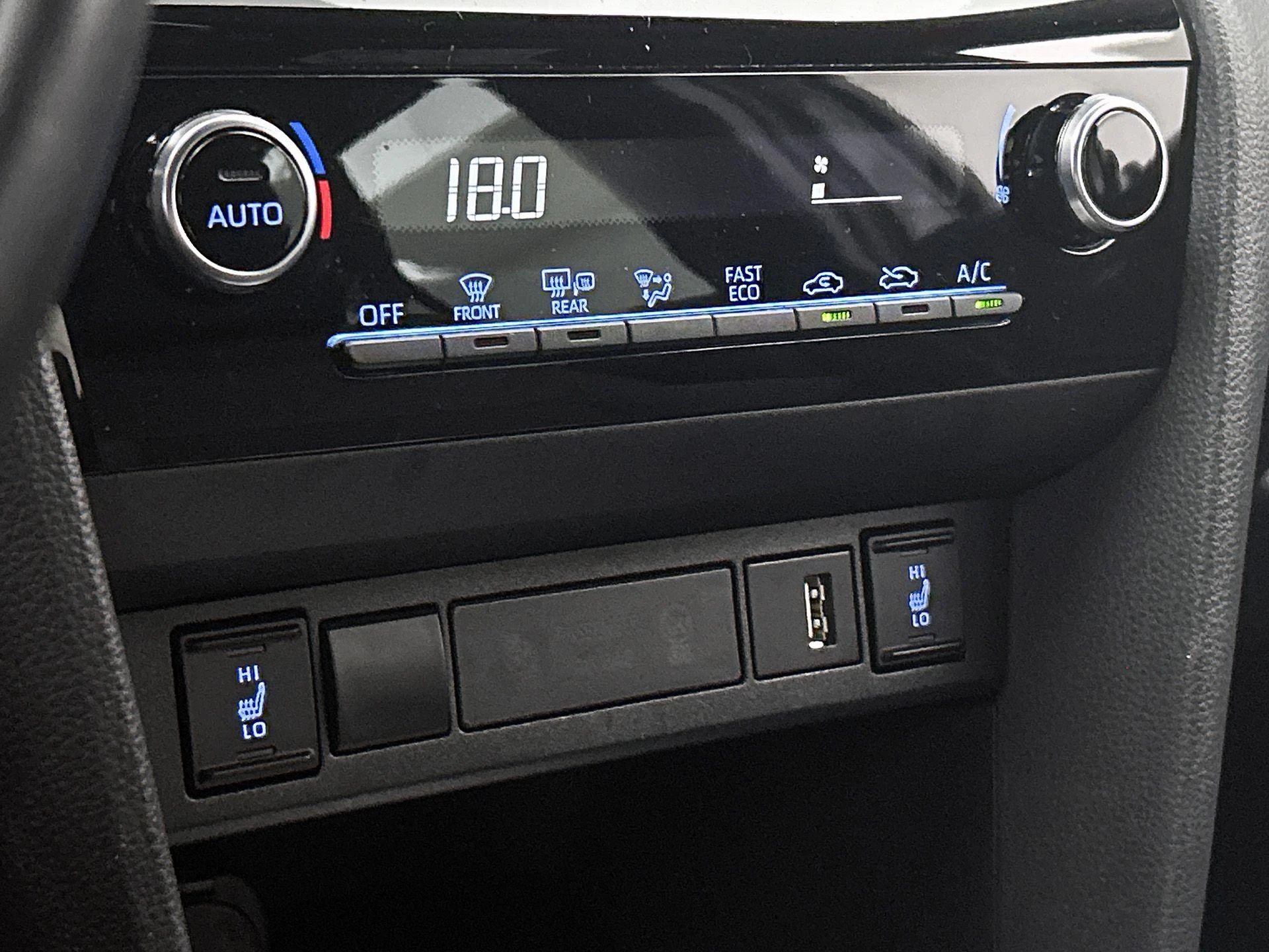 Toyota-Yaris Cross-image-18