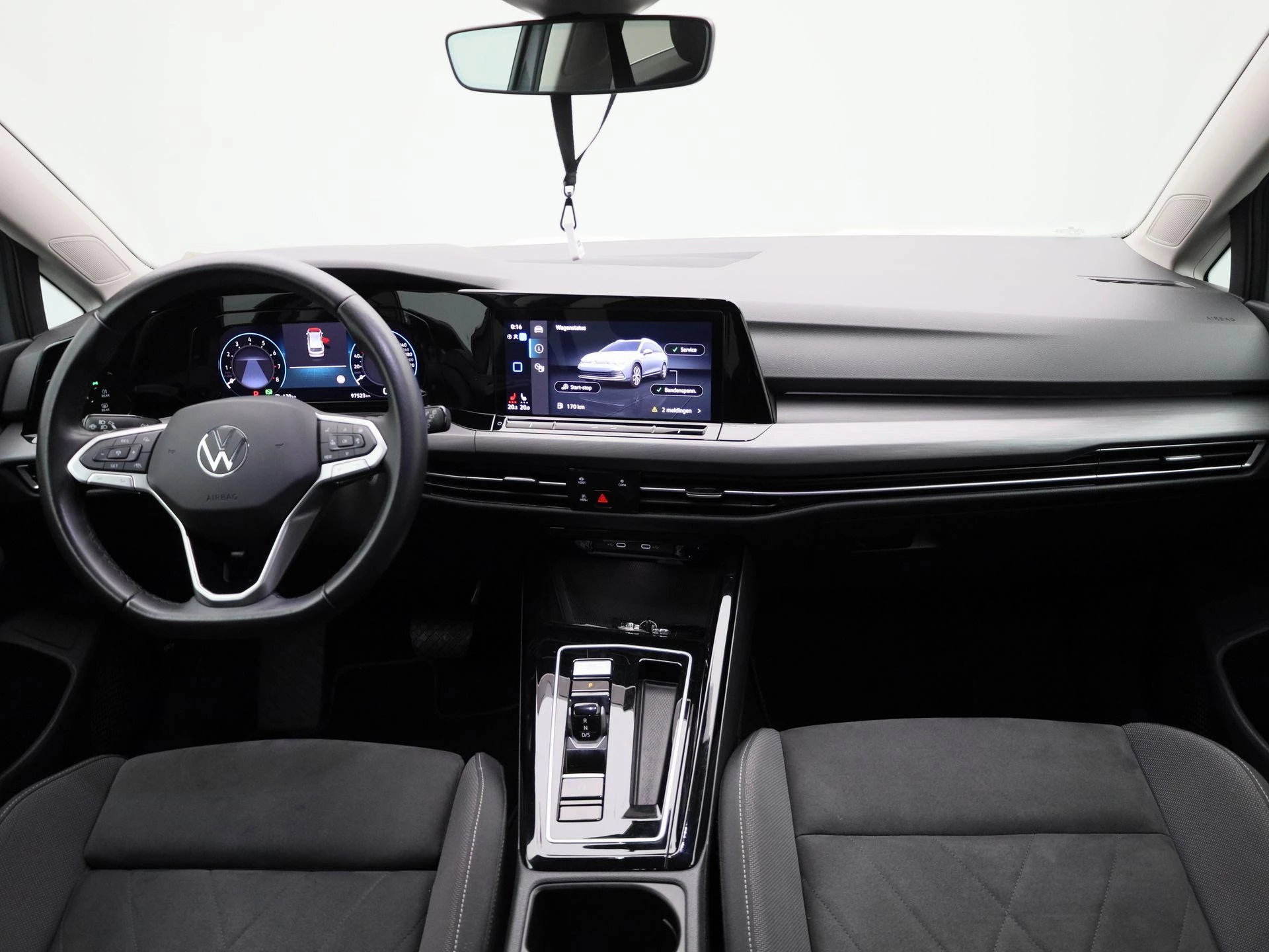 Volkswagen-Golf-image-34