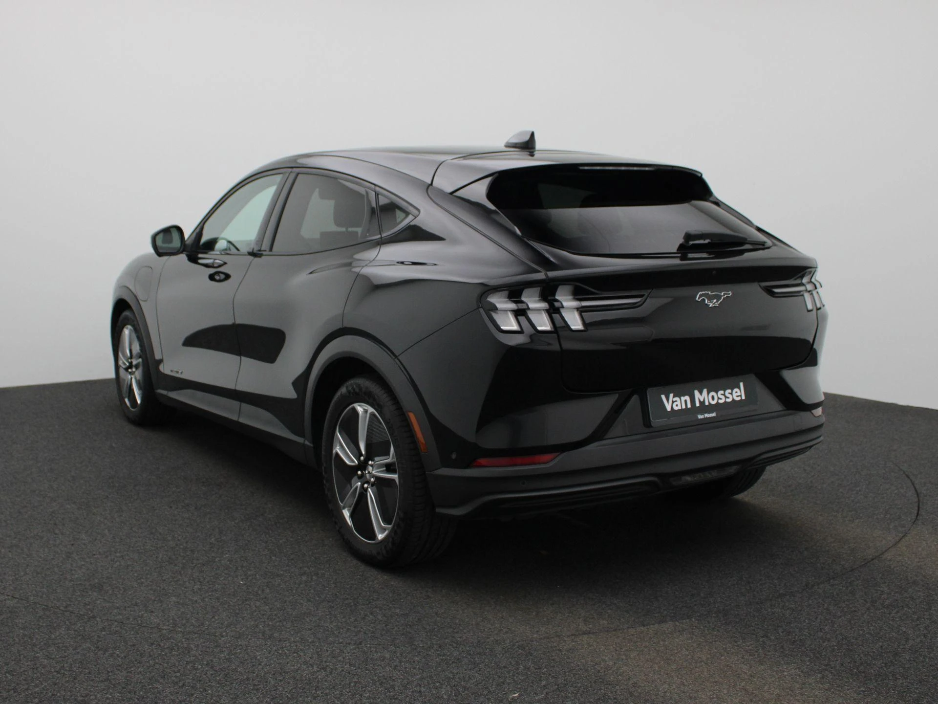 Ford Mustang Mach-E 72kWh Standard Range RWD